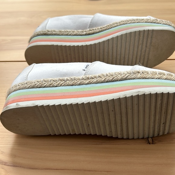 Worn indoors once. As new Toms. Pastel rainbow platform - Picture 4 of 6